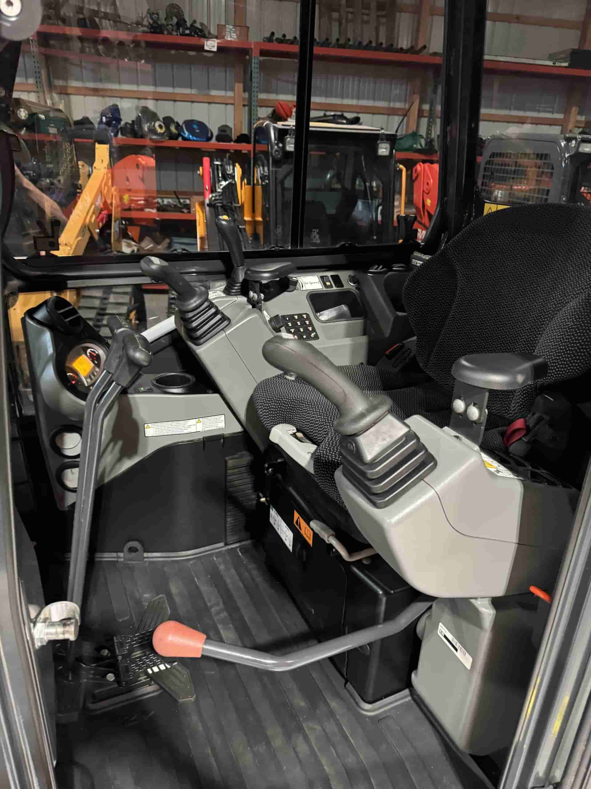 2019 BOBCAT E32 CLEAN
